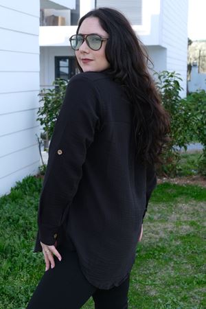 RENKTE BÜYÜK BEDEN NAKIŞLI MÜSLİN SİYAH GÖMLEK