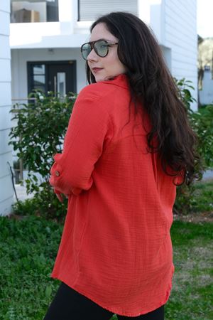 RENKTE BÜYÜK BEDEN NAKIŞLI MÜSLİN KIRMIZI GÖMLEK