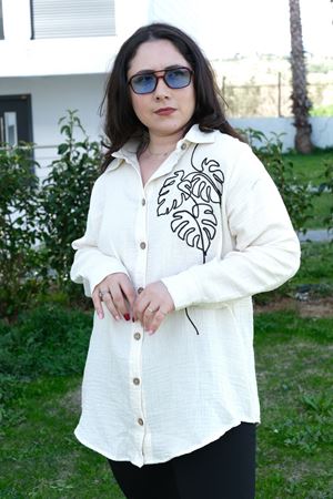 RENKTE BÜYÜK BEDEN NAKIŞLI MÜSLİN KREM GÖMLEK