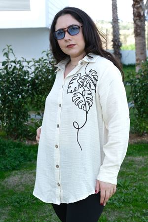 RENKTE BÜYÜK BEDEN NAKIŞLI MÜSLİN KREM GÖMLEK