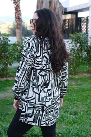 RENKTE BÜYÜK BEDEN SİYAH KOMBİNLİ DESENLİ TUNİK