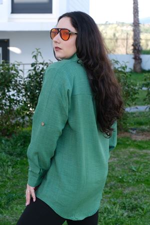 RENKTE BÜYÜK BEDEN TAŞ İŞLEMELİ YEŞİL KETEN GÖMLEK