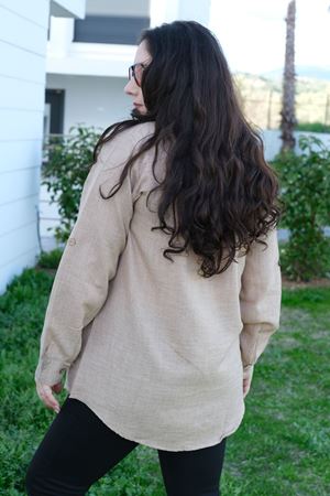 RENKTE BÜYÜK BEDEN TAŞ İŞLEMELİ VİZON KETEN GÖMLEK