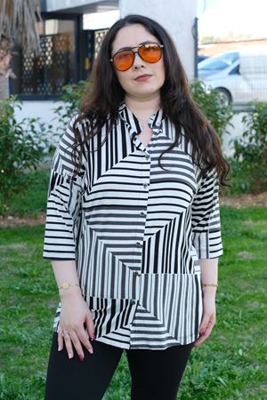 RENKTE BÜYÜK BEDEN DESENLİ KAPRİ KOL DÜĞMELİ BLUZ