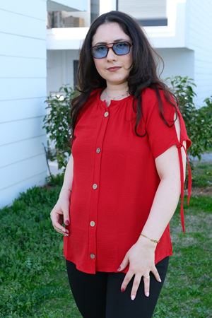 RENKTE BÜYÜK BEDEN KOL BAĞLAMALI KIRMIZI BLUZ