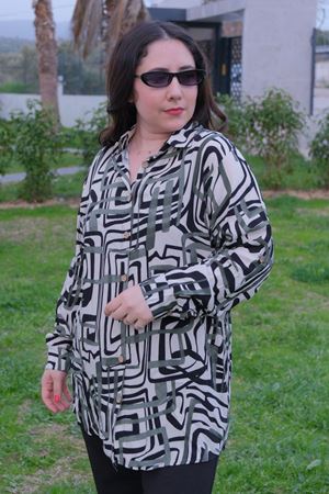 RENKTE BÜYÜK BEDEN DESENLİ DÜĞMELİ GÖMLEK