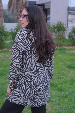 RENKTE BÜYÜK BEDEN DESENLİ DÜĞMELİ GÖMLEK