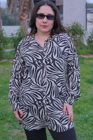 RENKTE BÜYÜK BEDEN DESENLİ DÜĞMELİ GÖMLEK