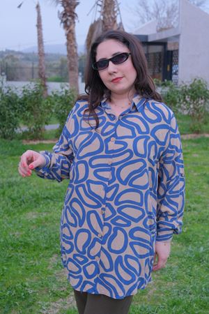 RENKTE BÜYÜK BEDEN DESENLİ DÜĞMELİ GÖMLEK