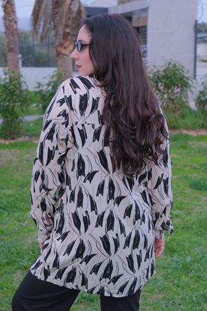 RENKTE BÜYÜK BEDEN DESENLİ DÜĞMELİ GÖMLEK
