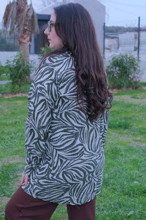 RENKTE BÜYÜK BEDEN DESENLİ DÜĞMELİ GÖMLEK