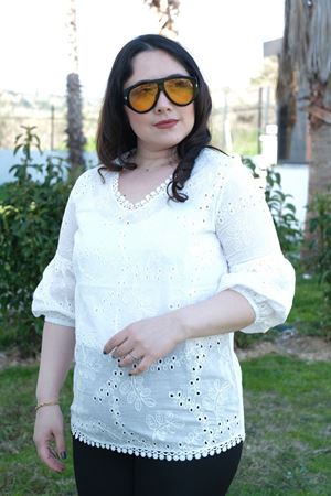 RENKTE KARPUZ KOLLU BRODELİ BEYAZ BLUZ