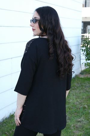 RENKTE BÜYÜK BEDEN PAYETLİ SİYAH BLUZ