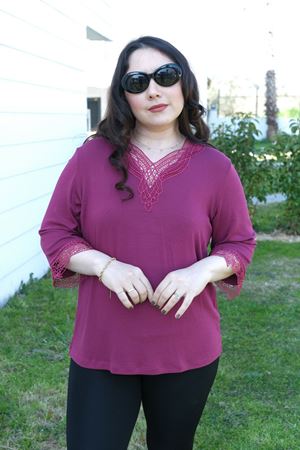 RENKTE BÜYÜK BEDEN GÜPÜR YAKALI MÜRDÜM BLUZ