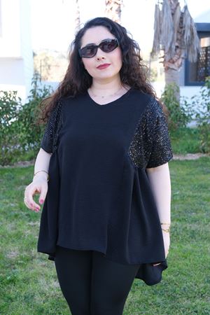 RENKTE BÜYÜK BEDEN PUL DETAY SİYAH BLUZ