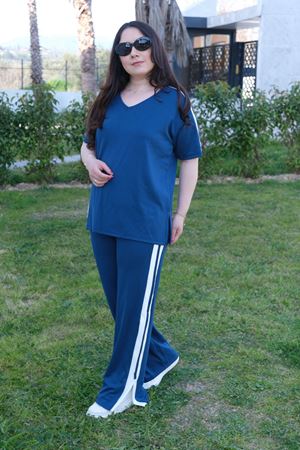 RENKTE BÜYÜK BEDEN BEYAZ ŞERİTLİ İNDİGO İKİLİ TAKIM