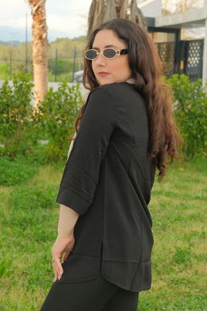 RENKTE BÜYÜK BEDEN FULARLI GENİŞ KESİM SİYAH BLUZ