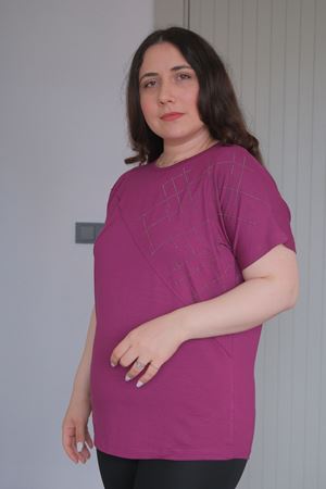 RENKTE BÜYÜK BEDEN ÇIMALI TAŞLI MOR BLUZ