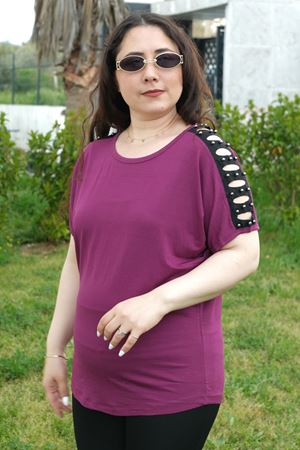 RENKTE BÜYÜK BEDEN OMUZ LAZER TAŞLI MOR BLUZ