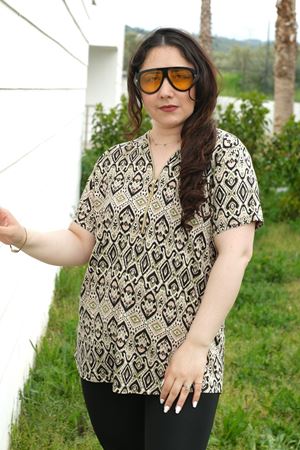 RENKTE BÜYÜK BEDEN FERMUARLI DESENLİ BLUZ