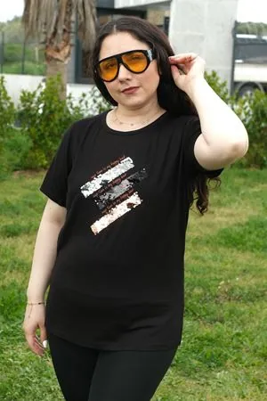 RENKTE BÜYÜK BEDEN ÇAPRAZ PULLU KAPRİ KOL SİYAH BLUZ