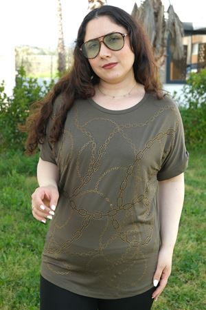 RENKTE BÜYÜK BEDEN ZİNCİR TAŞ İŞLEMELİ HAKİ BLUZ