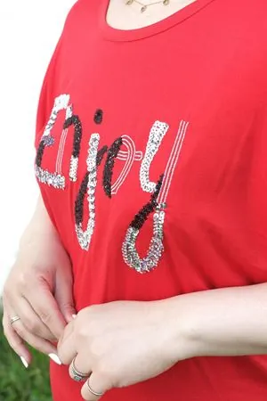 RENKTE BÜYÜK BEDEN ENJOY PULLU NAKIŞLI KIRMIZI BLUZ