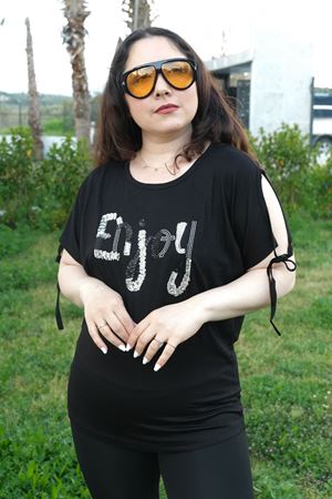 RENKTE BÜYÜK BEDEN ENJOY PULLU NAKIŞLI SİYAH BLUZ