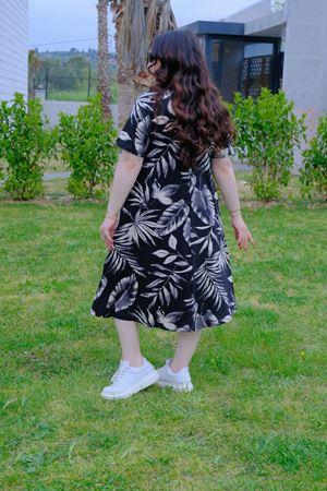 RENKTE DESENLİ BATTAL BEDEN PAMUKLU ESNEK ELBİSE