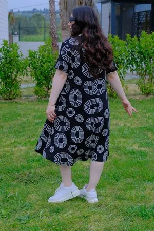 RENKTE DESENLİ BATTAL BEDEN PAMUKLU ESNEK ELBİSE