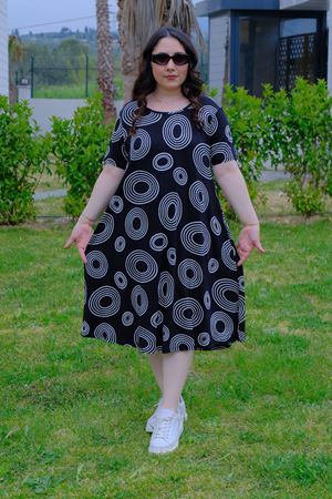 RENKTE DESENLİ BATTAL BEDEN PAMUKLU ESNEK ELBİSE