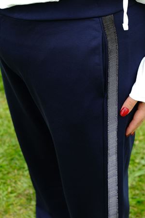 RENKTE BÜYÜK BEDEN YANI PARLAK ŞERİTLİ LACİVERT ALT