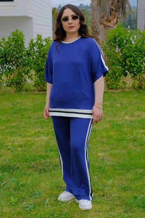 RENKTE BÜYÜK BEDEN ŞERİTLİ LACİVERT TAKIM