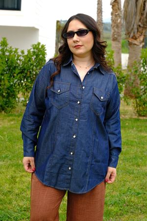 RENKTE BÜYÜK BEDEN KOL KATLAMALI KOT GÖMLEK