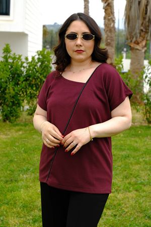 RENKTE BÜYÜK BEDEN SİMLİ BORDO BLUZ