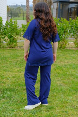 RENKTE GENİŞ KESİM DANTELLİ LACİVERT MODAL TAKIM