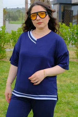 RENKTE BÜYÜK BEDEN LACİVERT ŞERİT DETAYLI TAKIM