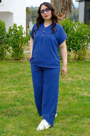 RENKTE BÜYÜK BEDEN DÜĞME DETAYLI İNDİGO TAKIM