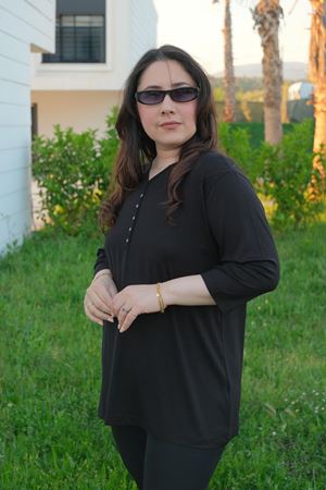 RENKTE SİYAH KAPRİ KOL ESNEK PENYE BLUZ