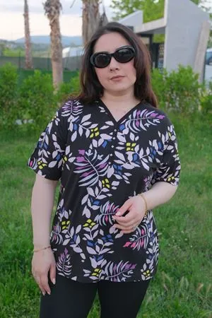 RENKTE DESENLİ KISA KOL ESNEK PENYE BLUZ