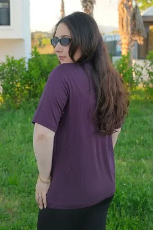RENKTE TAŞ DETAYLI KISA KOL ESNEK MOR BLUZ
