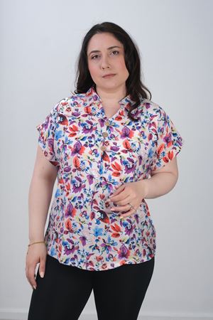 RENKTE BÜYÜK BEDEN ALAÇATI STİLİ DESENLİ BLUZ