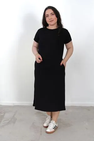 RENKTE BÜYÜK BEDEN BASİC YAKA SİYAH ELBİSE