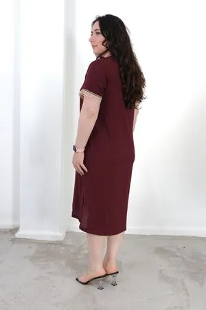 RENKTE BÜYÜK BEDEN GÜPÜR YAKALI BORDO ELBİSE