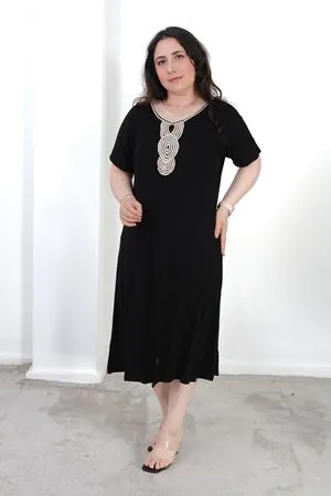 RENKTE BÜYÜK BEDEN HAZIR YAKALI YIRTMAÇLI SALAŞ SİYAH ELBİSE