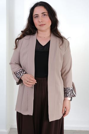 RENKTE BÜYÜK BEDEN LEOPAR DETAYLI BEJ BLAZER CEKET