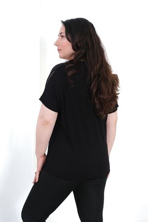RENKTE BÜYÜK BEDEN OMUZU PİLE ZARA PULLU SİYAH BLUZ