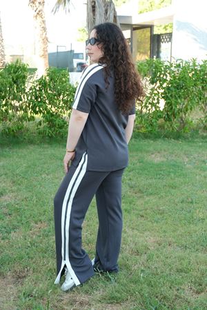 RENKTE BÜYÜK BEDEN BEYAZ ŞERİTLİ FÜME İKİLİ TAKIM