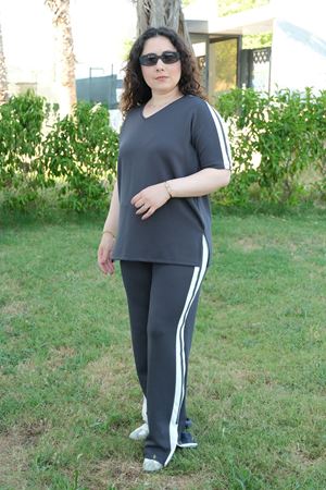 RENKTE BÜYÜK BEDEN BEYAZ ŞERİTLİ FÜME İKİLİ TAKIM