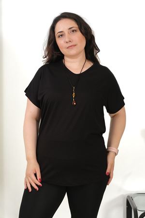 RENKTE BÜYÜK BEDEN KOLYELİ SİYAH BLUZ